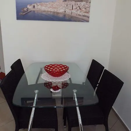 Appartement And *