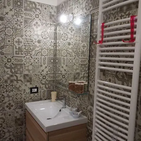 And Διαμέρισμα *